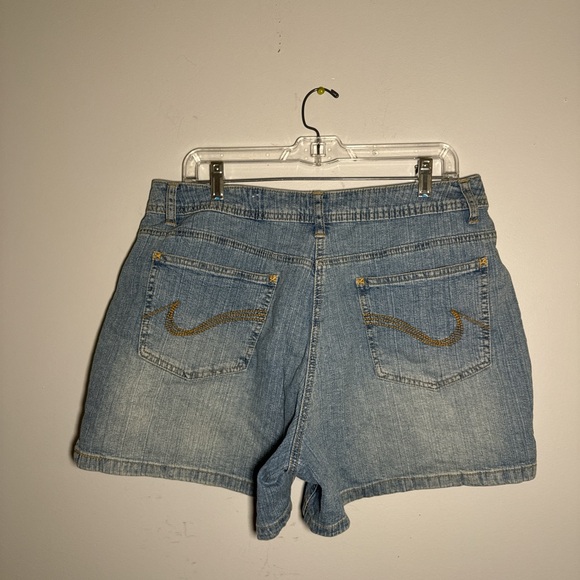 vintage woman’s  jeans shorts - Picture 2 of 5